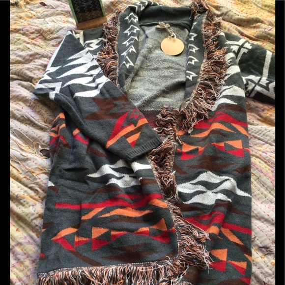 1 left!! ❤️Grey Skies Aztec Blanket  Western Fringe Blanket cardigan sweater - Picture 3 of 13